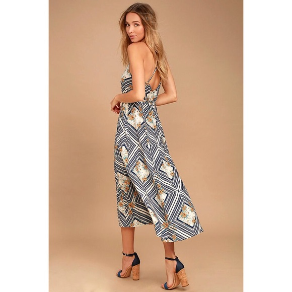 Printed Wrap Dress - Picture 3 of 7